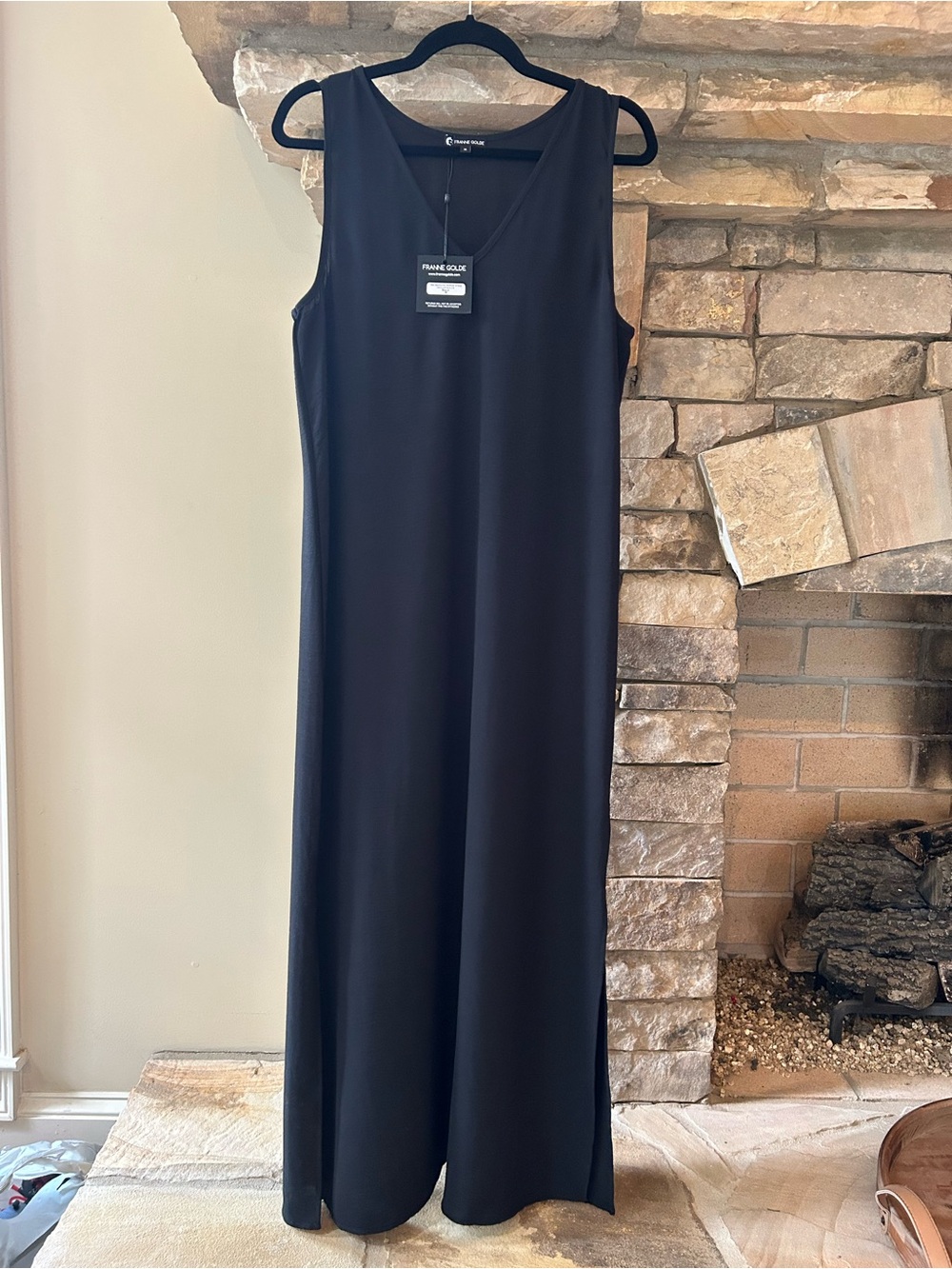 Franne Golde Black Sleeveless V‑Neck Maxi Dress